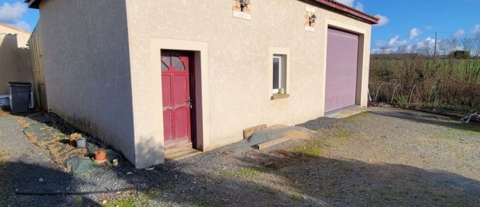 House 6 rooms of 159 m² in Bazoges-en-Pareds (85390)