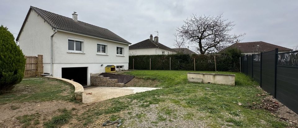 House 3 rooms of 82 m² in Issoudun (36100)