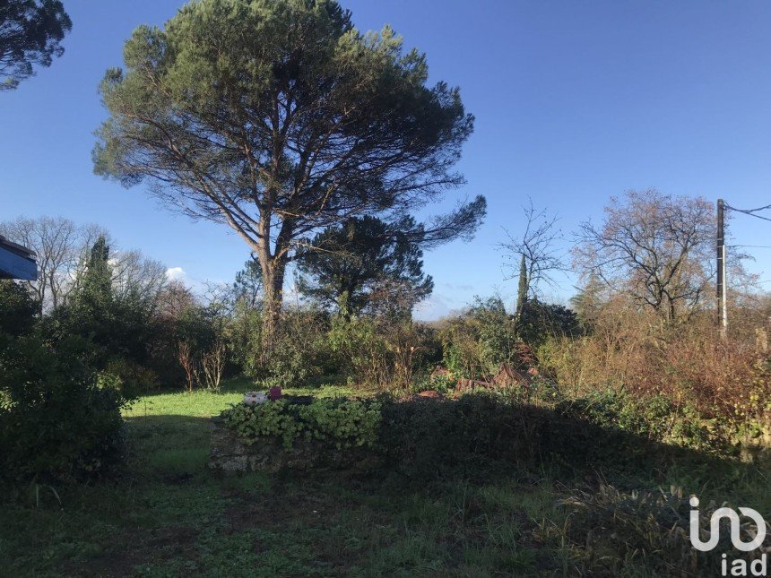Land of 600 m² in Rions (33410)