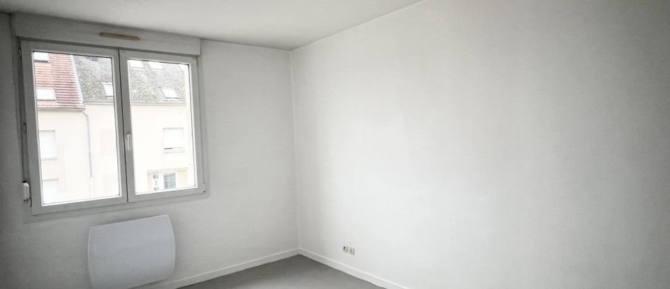 Apartment 3 rooms of 65 m² in Soissons (02200)