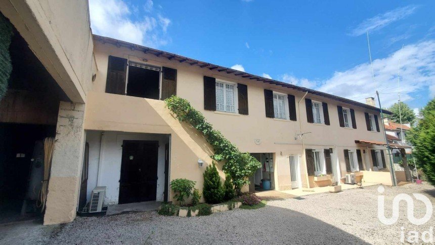 House 8 rooms of 237 m² in Laloubère (65310)