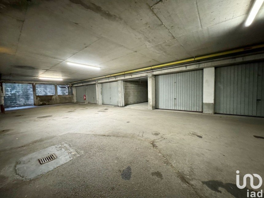 Parking/garage/box de 15 m² à Saint-Pierre-d'Albigny (73250)