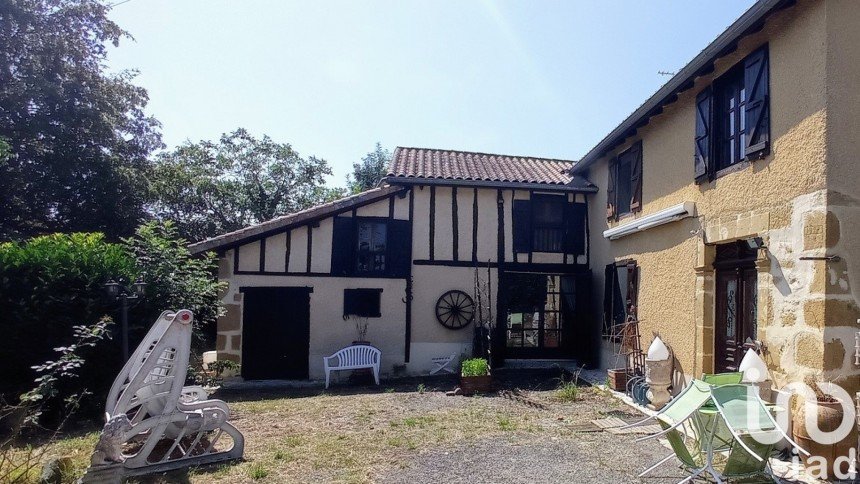 Country house 7 rooms of 160 m² in Bazugues (32170)