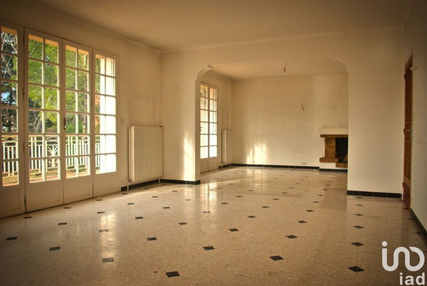 House 8 rooms of 264 m² in Uzès (30700)
