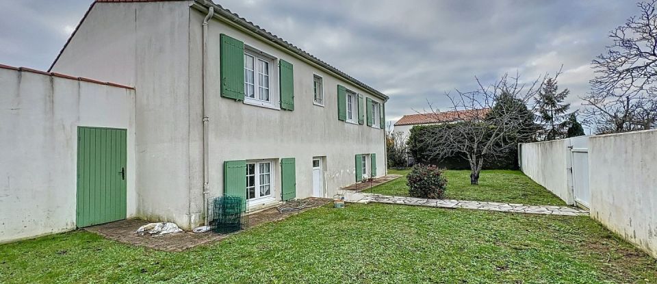 House 5 rooms of 110 m² in Lagord (17140)