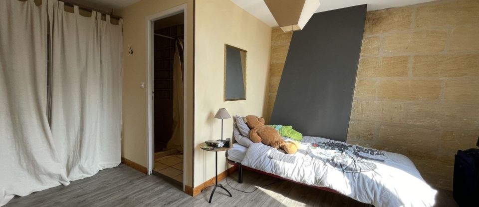 Maison 8 pièces de 240 m² à Saint-Laurent-des-Combes (33330)