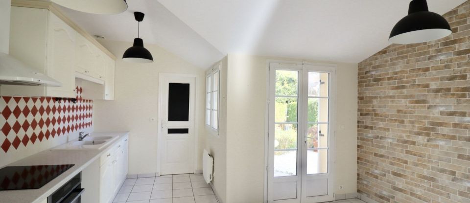 House 4 rooms of 90 m² in Montfort-l'Amaury (78490)