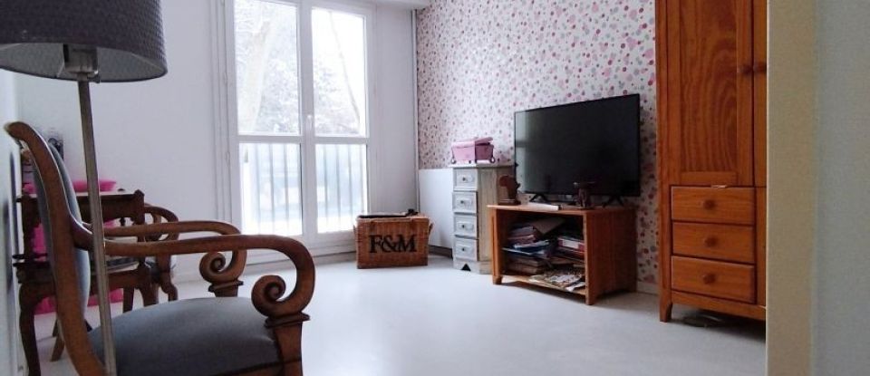 Apartment 5 rooms of 91 m² in Les Ulis (91940)