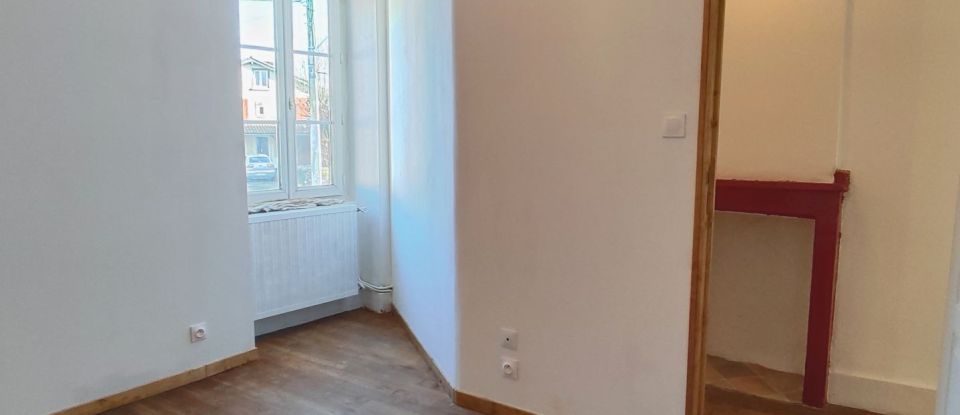 Maison 5 pièces de 89 m² à Confolens (16500)