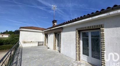 House 5 rooms of 130 m² in Saint-Pierre-d'Exideuil (86400)