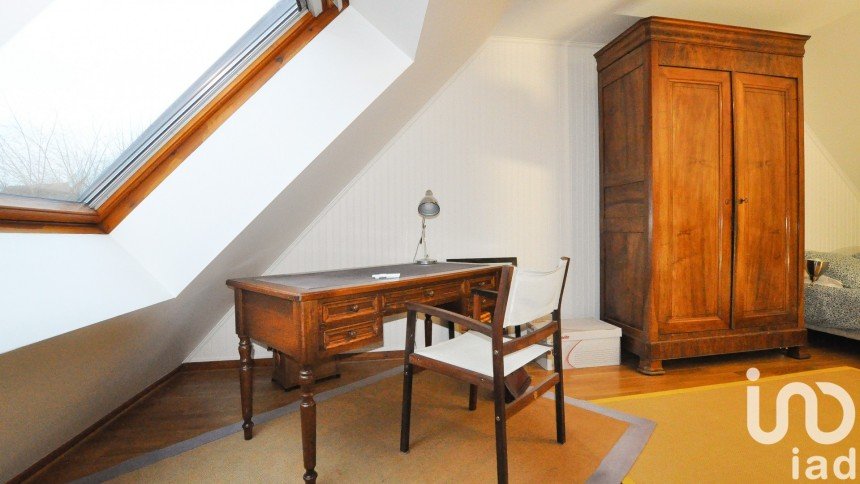 Traditional house 6 rooms of 126 m² in La Chapelle-Saint-Aubin (72650)