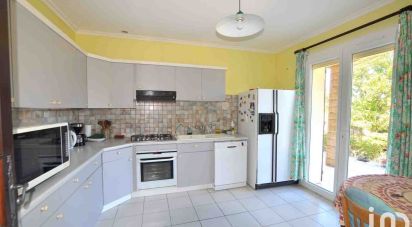 House 6 rooms of 170 m² in Poulx (30320)