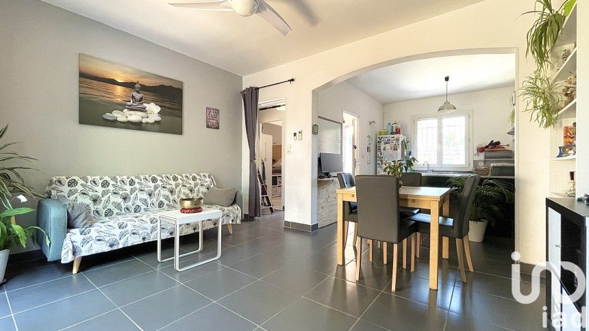 Maison 4 pièces de 60 m² à Saint-Cyr-sur-Mer (83270)