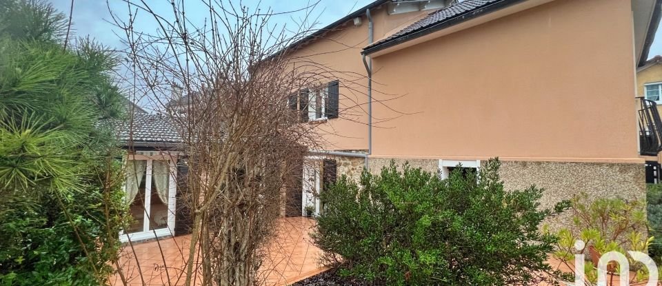 House 6 rooms of 190 m² in Vitry-sur-Seine (94400)