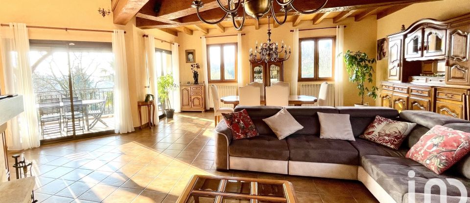House 6 rooms of 210 m² in Sarlat-la-Canéda (24200)