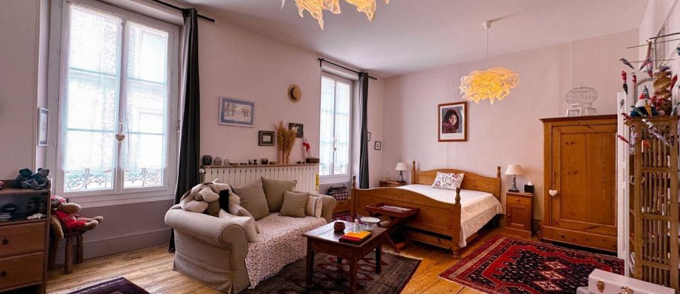 House 7 rooms of 251 m² in Villeneuve-sur-Lot (47300)