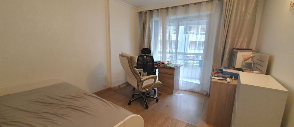 Apartment 4 rooms of 90 m² in Paris (75019)
