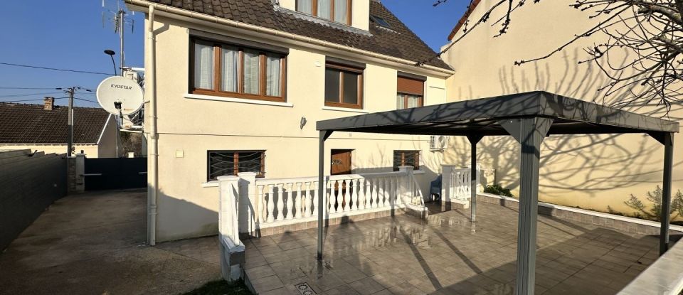House 7 rooms of 164 m² in Vaux-le-Pénil (77000)