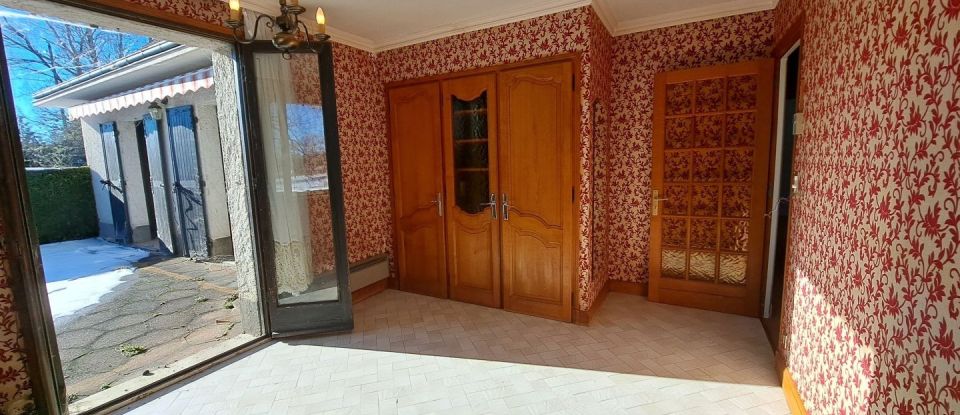 House 6 rooms of 100 m² in Giat (63620)