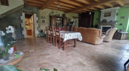 House 6 rooms of 191 m² in MONTCHAUDE (16300)