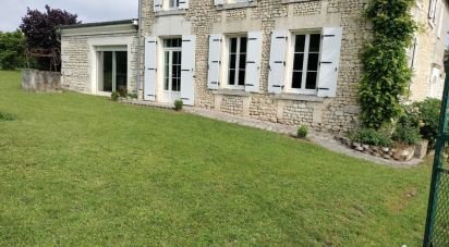 House 6 rooms of 191 m² in MONTCHAUDE (16300)