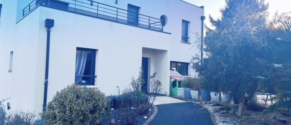 House 8 rooms of 420 m² in Amilly (45200)