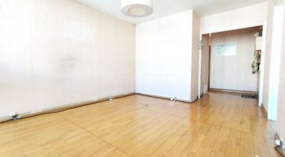 Apartment 2 rooms of 45 m² in Les Ulis (91940)