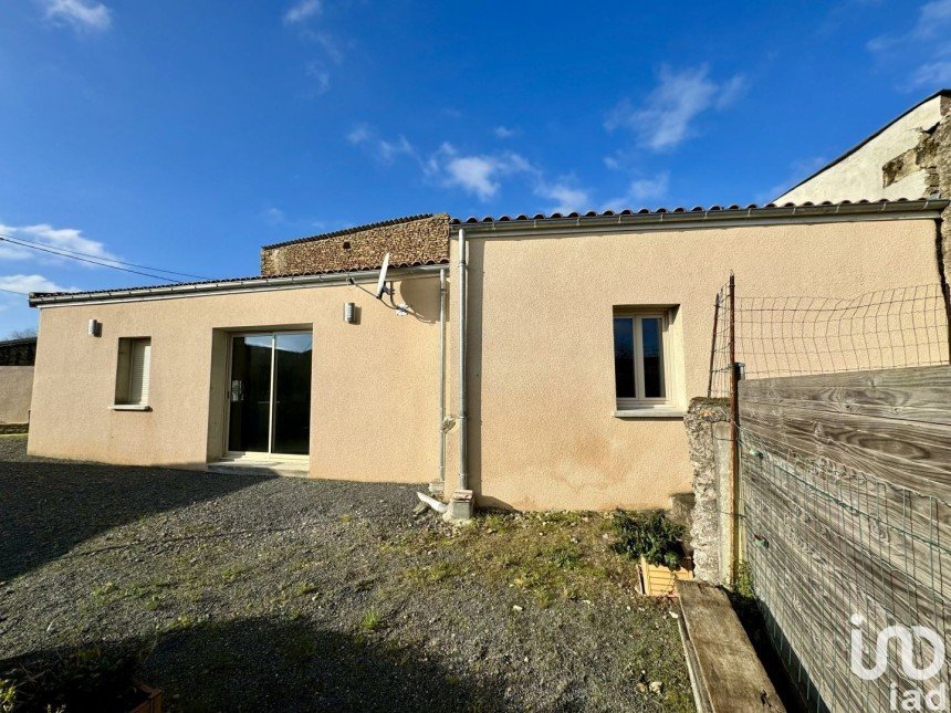 House 2 rooms of 63 m² in Thouars (79100)