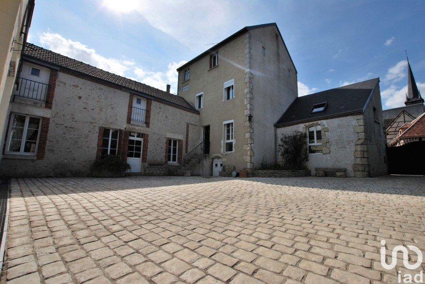 House 5 rooms of 140 m² in Ouzouer-sur-Trézée (45250)