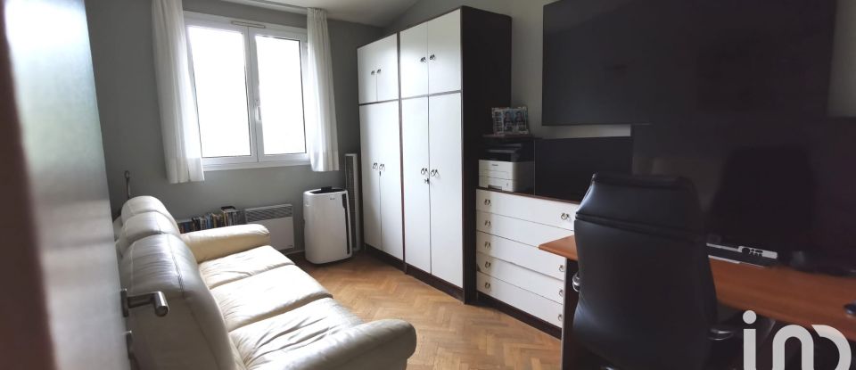 House 6 rooms of 133 m² in Villeneuve-Loubet (06270)