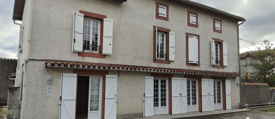 Maison 6 pièces de 144 m² à Labarthe-Rivière (31800)