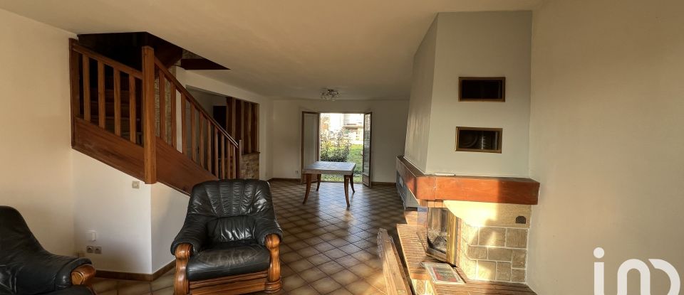 Traditional house 8 rooms of 140 m² in Saintry-sur-Seine (91250)
