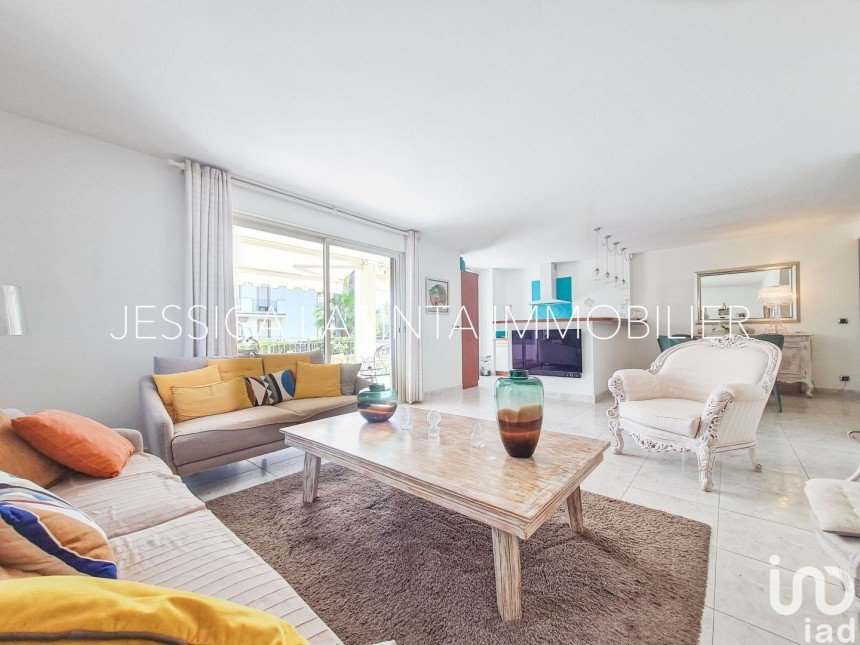 Appartement 4 pièces de 80 m² à Sanary-sur-Mer (83110)