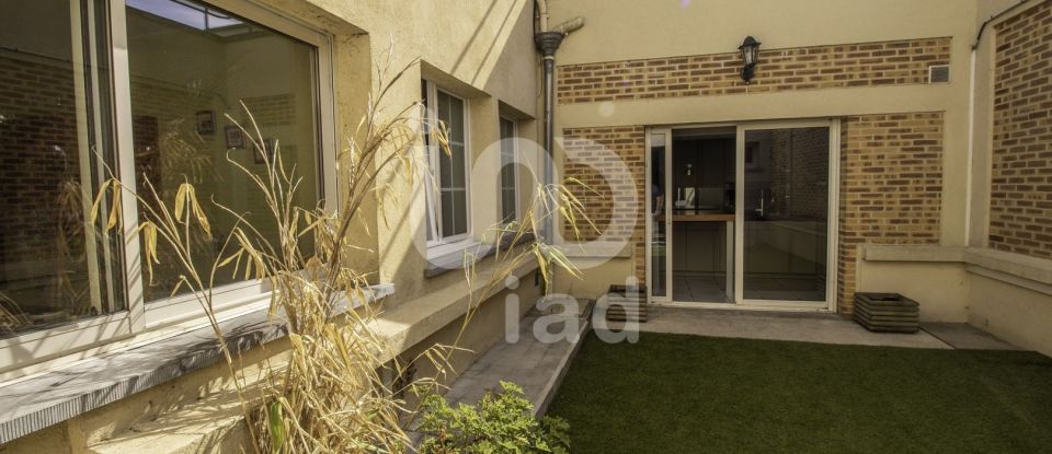 House 6 rooms of 235 m² in Boué (02450)