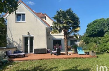 House 5 rooms of 122 m² in Varennes-Jarcy (91480)
