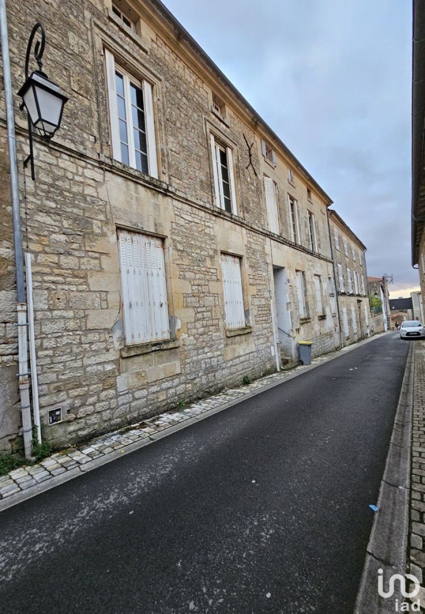 Maison 8 pièces de 220 m² à Fontenay-le-Comte (85200)