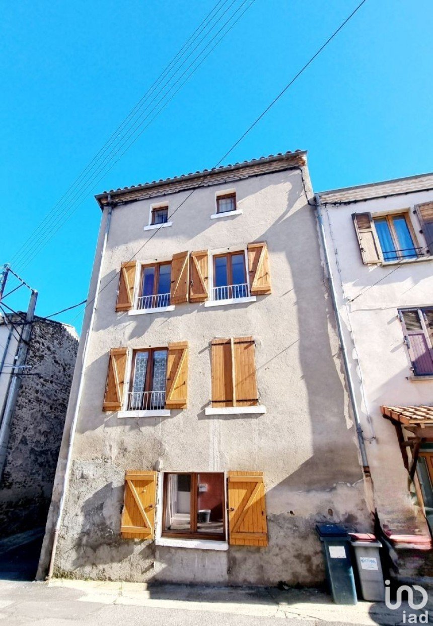 Building in Jumeaux (63570) of 270 m²