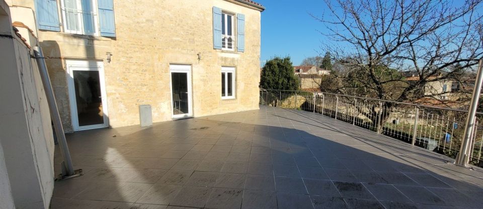 House 5 rooms of 145 m² in Fontenay-le-Comte (85200)