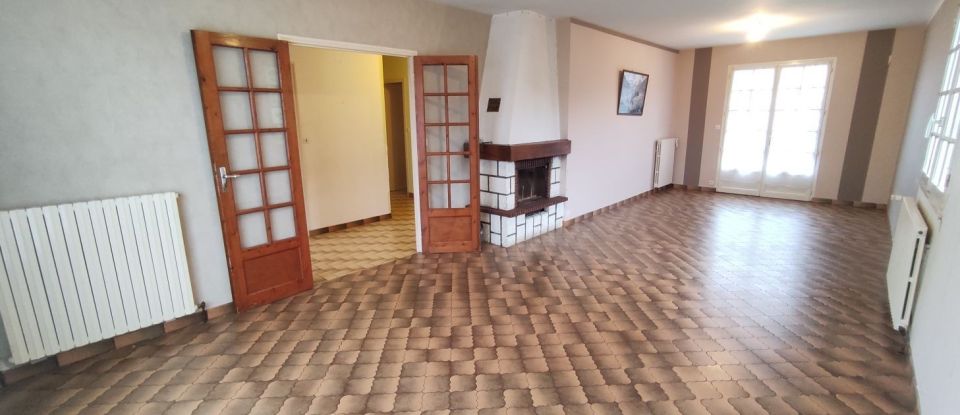 House 6 rooms of 105 m² in Lussac-les-Châteaux (86320)