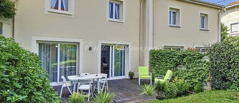 House 6 rooms of 138 m² in Chatou (78400)