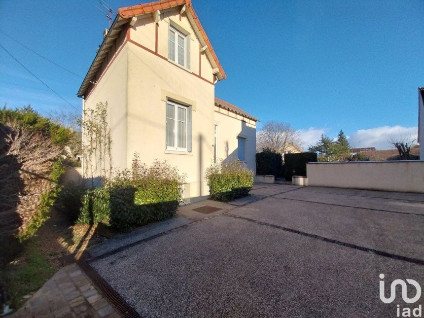 House 6 rooms of 101 m² in Chartres (28000)
