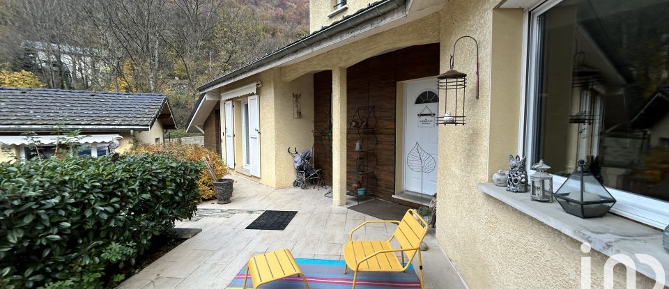 House 7 rooms of 140 m² in Séchilienne (38220)