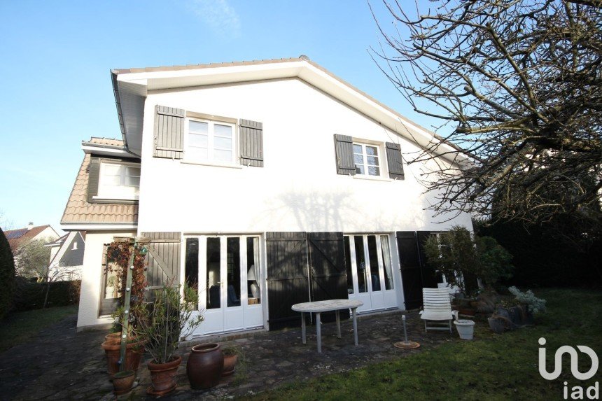 House 5 rooms of 159 m² in Plaisir (78370)