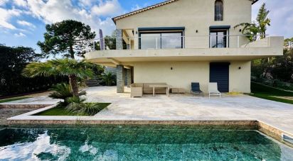 House 6 rooms of 160 m² in LES ISSAMBRES (83380)