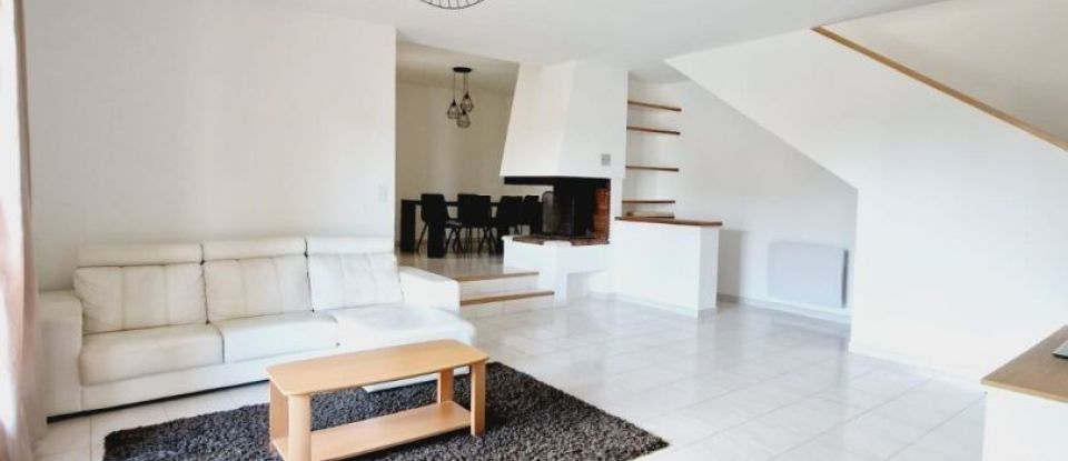 Maison 4 pièces de 135 m² à Caumont-sur-Durance (84510)