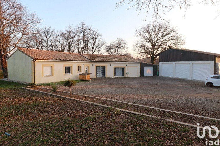 House 7 rooms of 147 m² in Montlieu-la-Garde (17210)