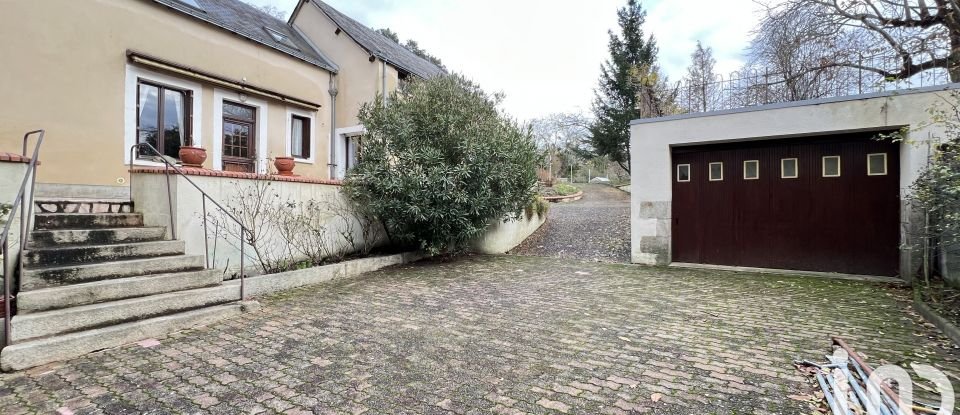 House 10 rooms of 259 m² in Cérans-Foulletourte (72330)