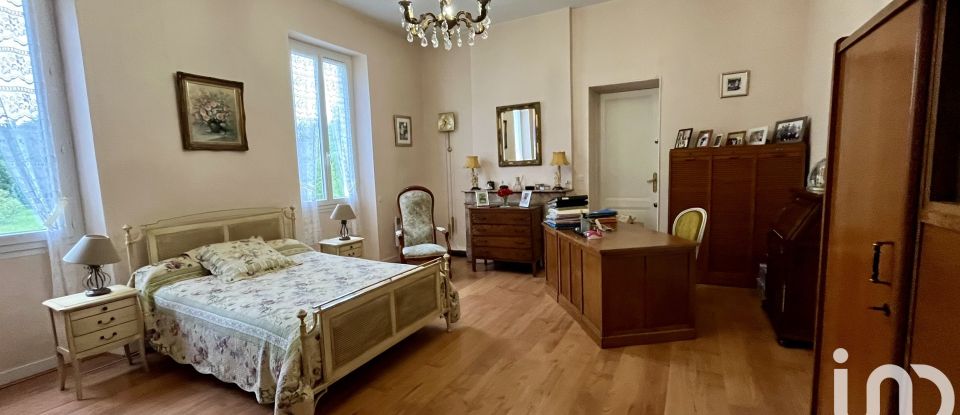 Mansion 14 rooms of 343 m² in Lesparre-Médoc (33340)