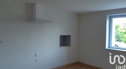Maison 4 pièces de 101 m² à Ruffec (16700)