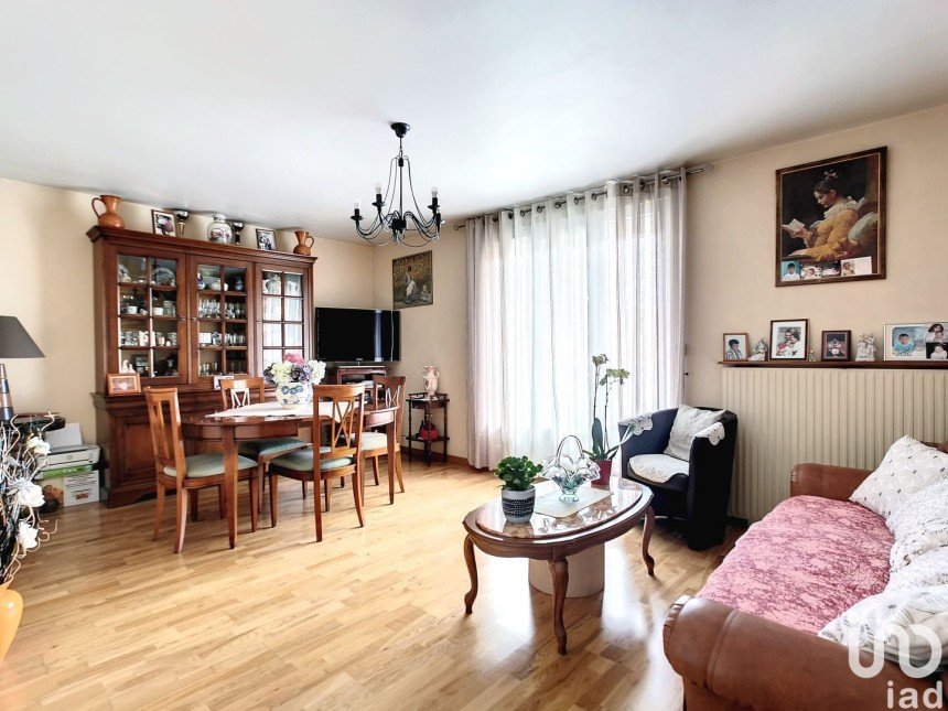 Apartment 3 rooms of 67 m² in - (91000)